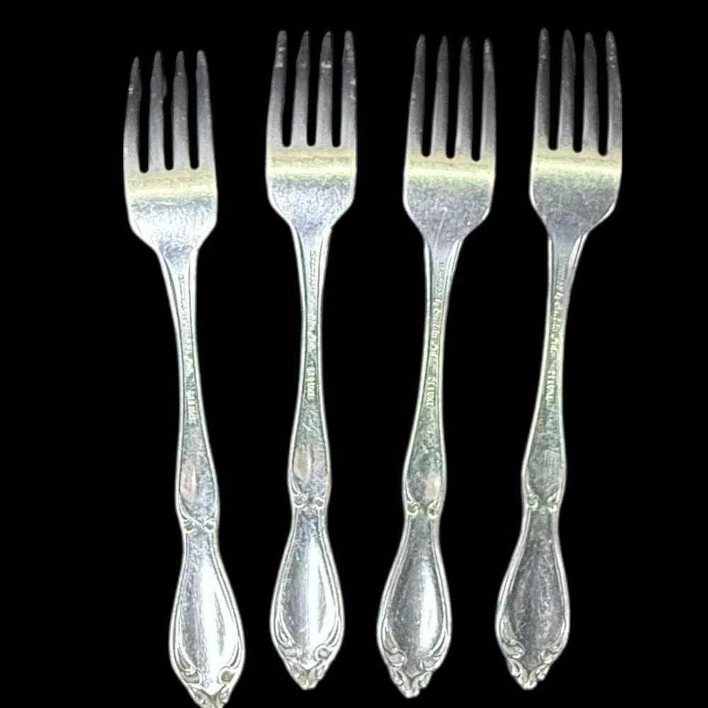Stainless By Oneida‎ Ltd Deluxe STRATHMORE  Flatware 4-Dinner Forks